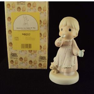 NEW Precious Moments 1994 Events Porcelain Figurine "Memories are made of this"